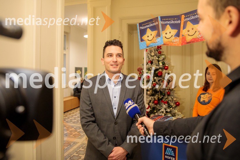 Nasmeškotek širi nasmehe