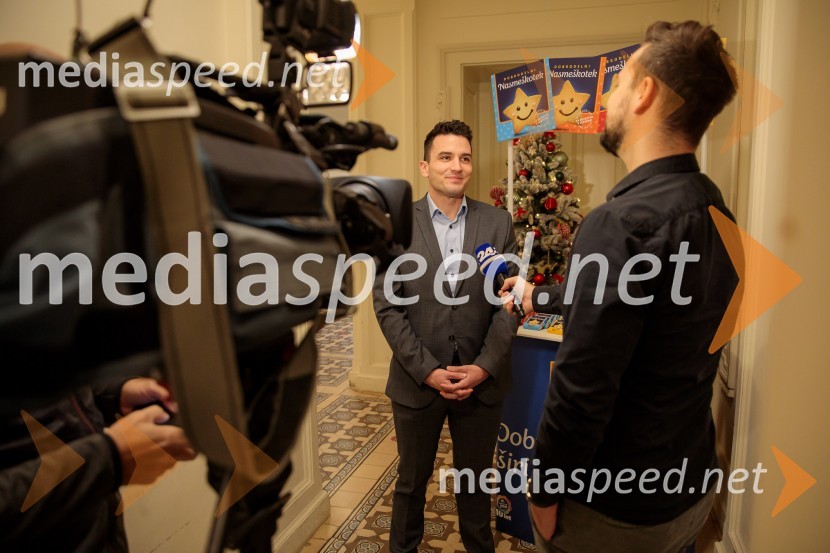 Nasmeškotek širi nasmehe