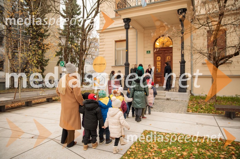 Nasmeškotek širi nasmehe