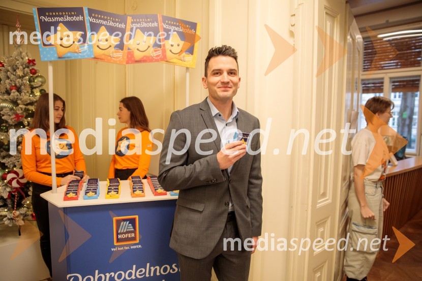 Nasmeškotek širi nasmehe