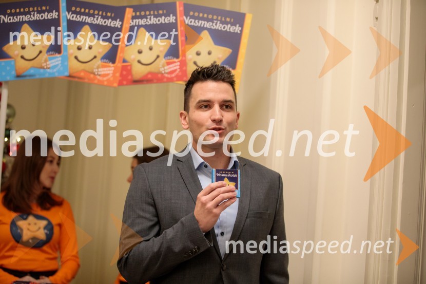 Nasmeškotek širi nasmehe