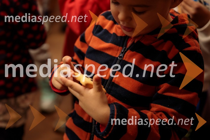 Nasmeškotek širi nasmehe