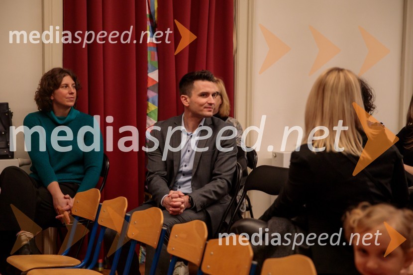 Nasmeškotek širi nasmehe