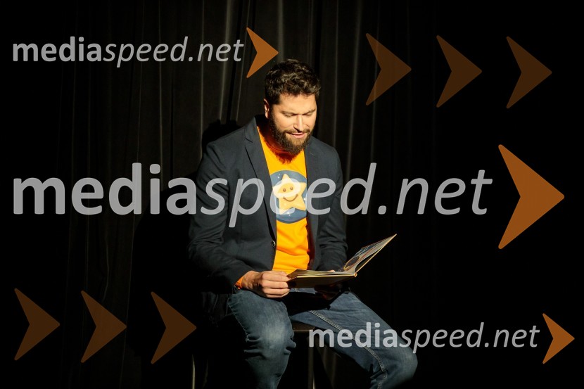 Nasmeškotek širi nasmehe