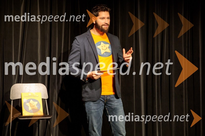 Nasmeškotek širi nasmehe