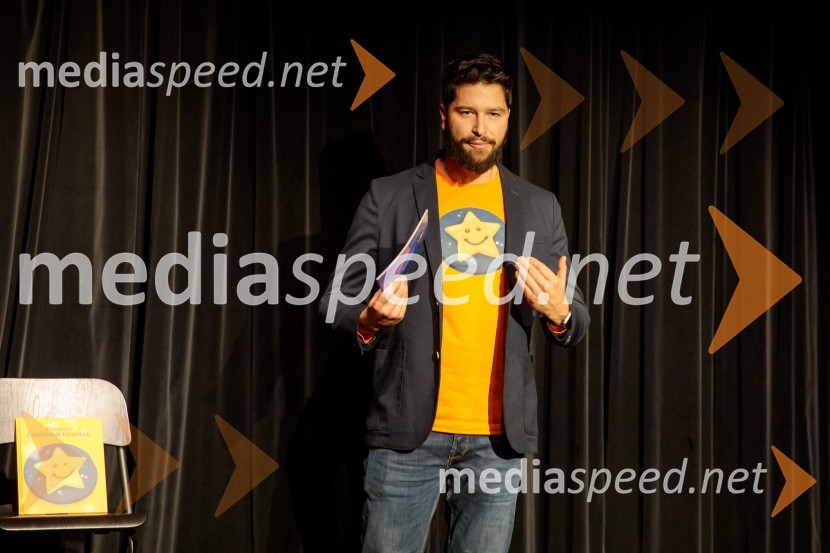 Nasmeškotek širi nasmehe