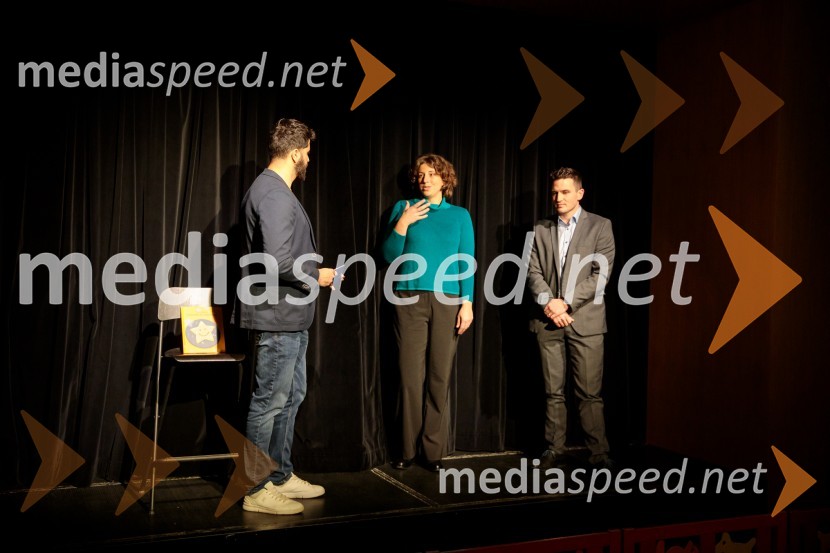 Nasmeškotek širi nasmehe