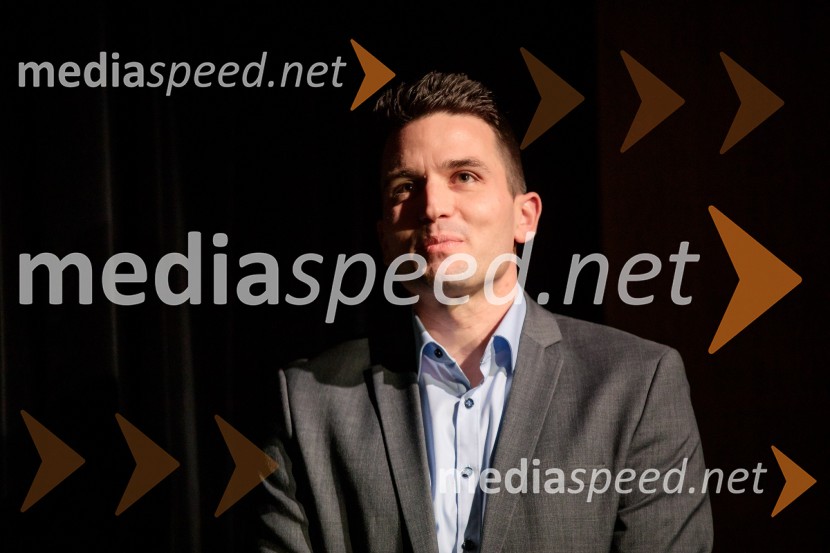 Nasmeškotek širi nasmehe