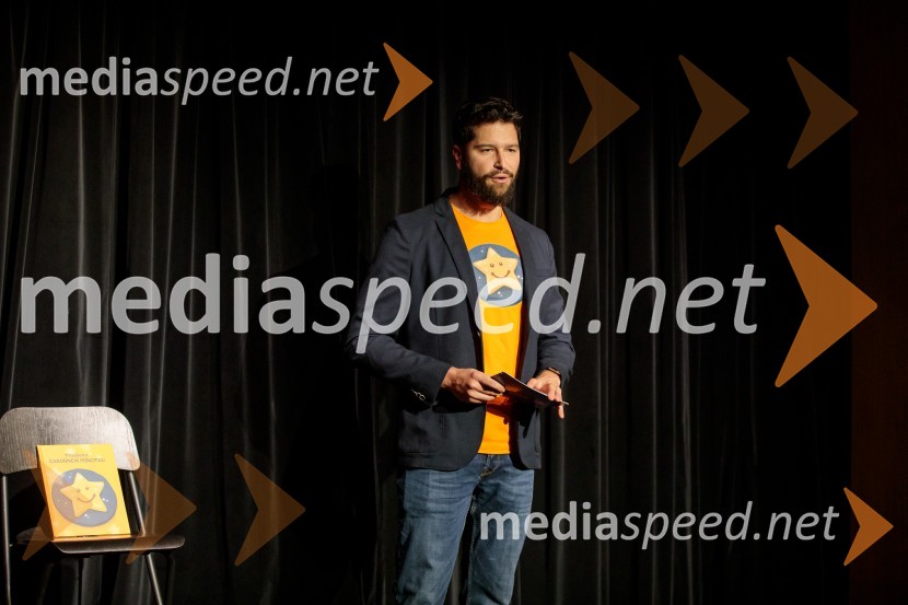 Nasmeškotek širi nasmehe