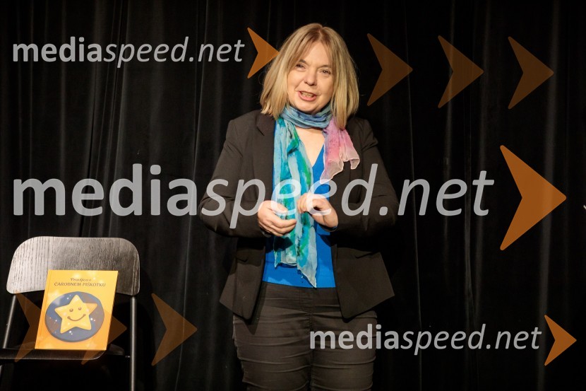 Nasmeškotek širi nasmehe