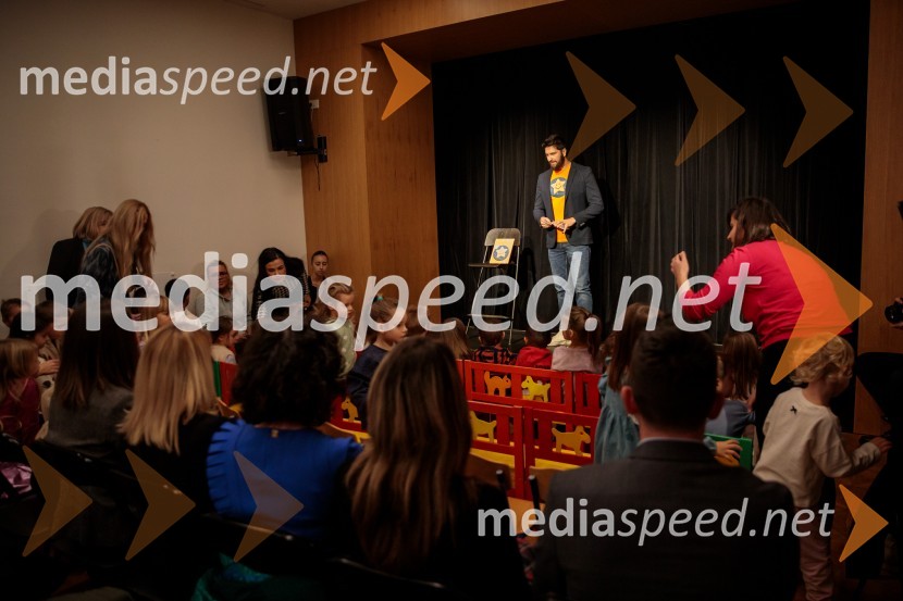 Nasmeškotek širi nasmehe