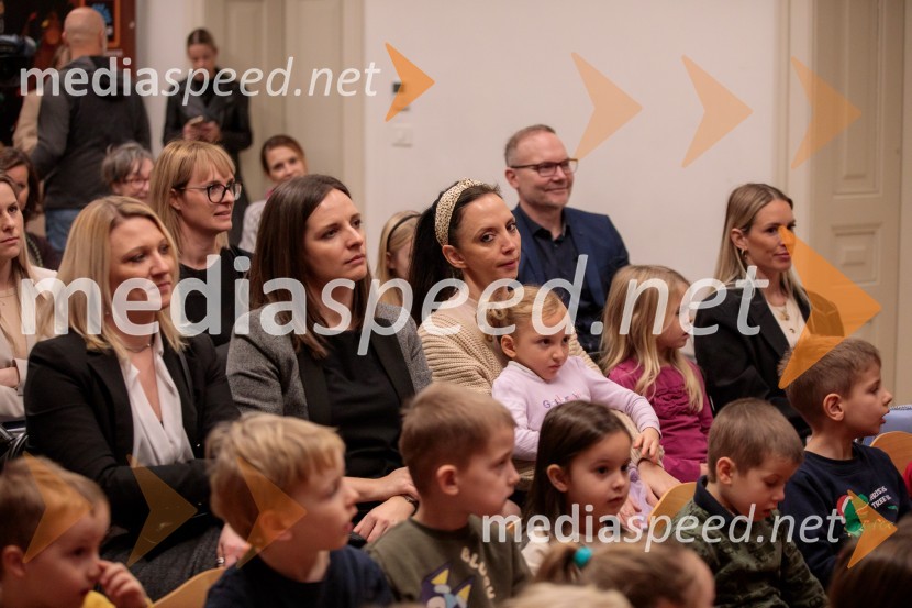 Nasmeškotek širi nasmehe