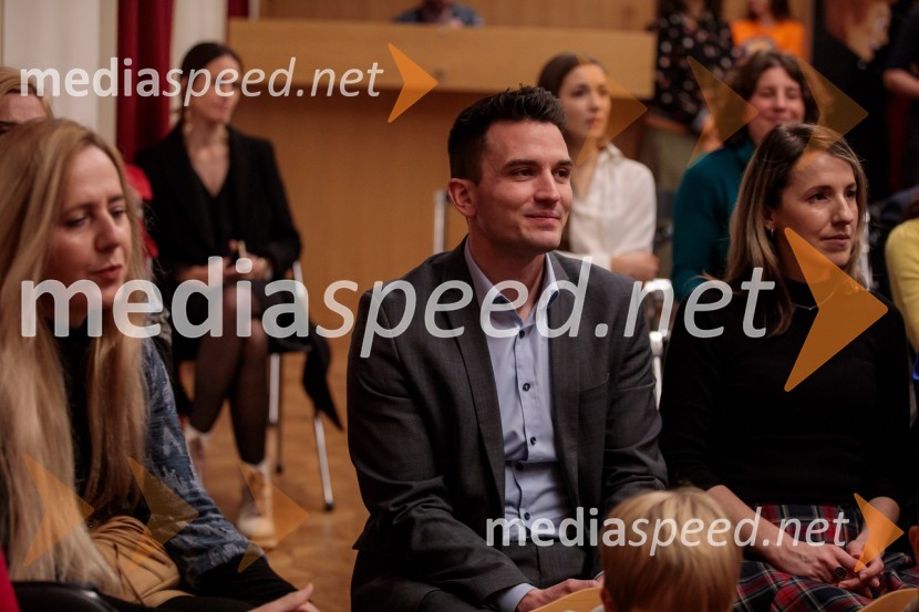 Nasmeškotek širi nasmehe