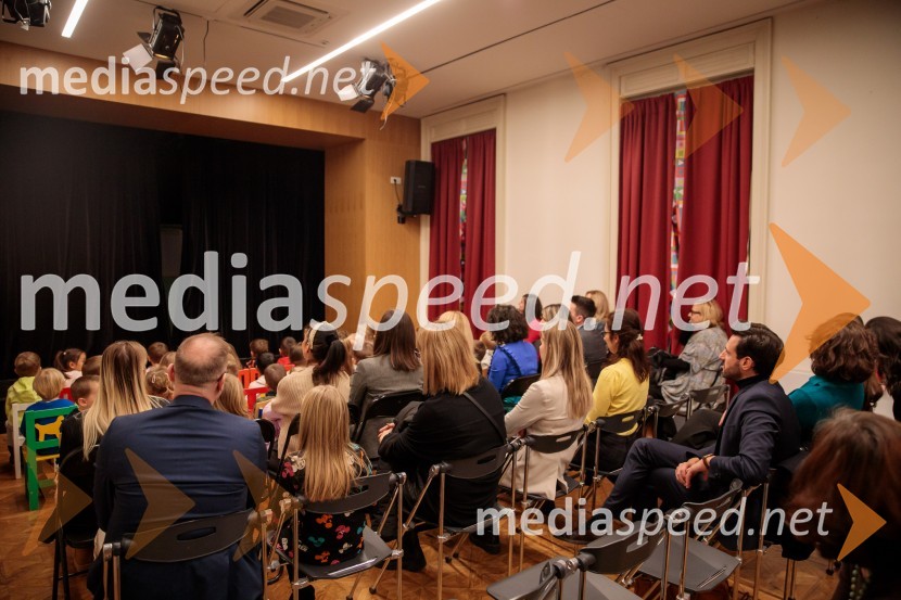 Nasmeškotek širi nasmehe