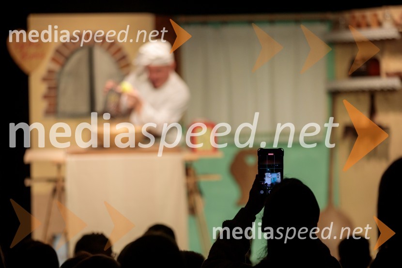 Nasmeškotek širi nasmehe