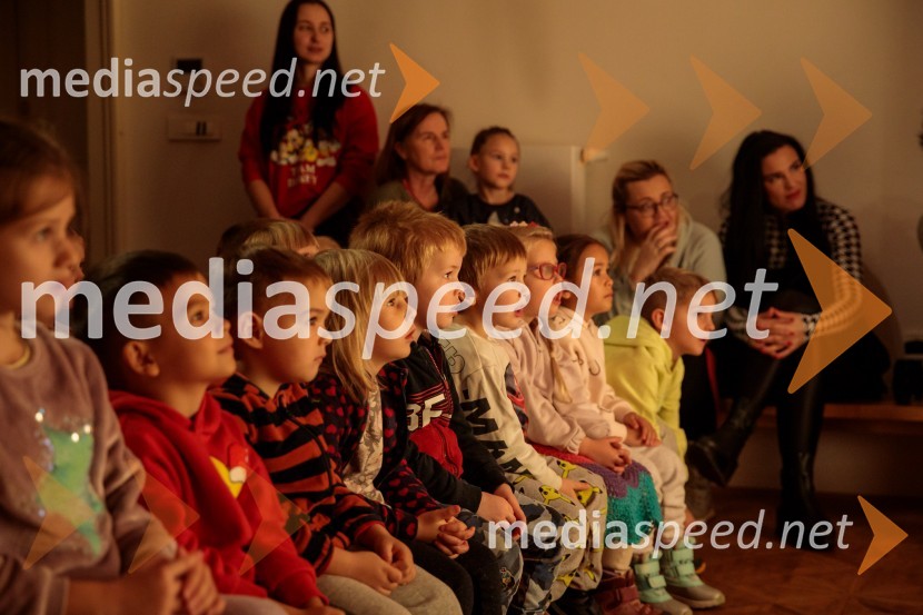 Nasmeškotek širi nasmehe