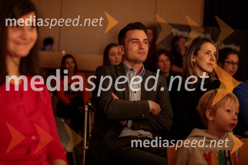 Nasmeškotek širi nasmehe