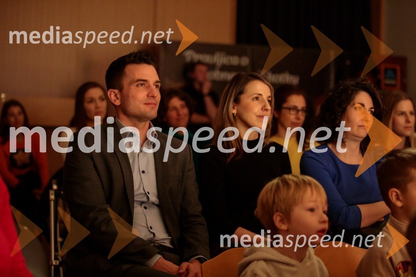 Nasmeškotek širi nasmehe