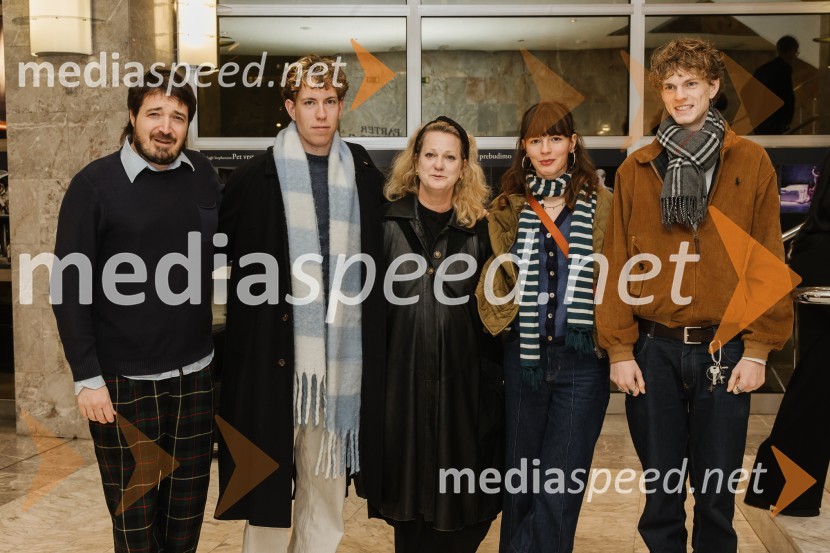  ... ;  ... ;  Tijana Zinajić, režiserka, igralka;  ... ;  ... Pogovori po seksu, premiera komične drame v SNG Nova Gorica