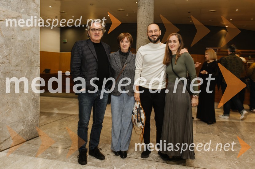  ... ;  Maja Cerar, lektorica;  Darjan Mihajlović Cerar, scenograf;  ... Pogovori po seksu, premiera komične drame v SNG Nova Gorica