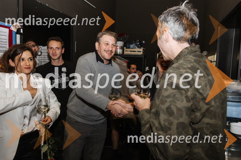  Lada Petrovski Ternovšek, plesalka, koreografinja;  Laren  Polič Zdravič, glasbenik in igralec;  Marko Bratuš, umetniški vodja Slovenskega mladinskega gledališča;  ... Pogovori po seksu, premiera komične drame v SNG Nova Gorica