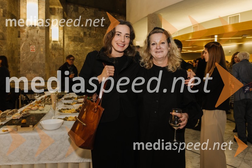  Medea Novak, igralka;  Tijana Zinajić, režiserka, igralkaPogovori po seksu, premiera komične drame v SNG Nova Gorica