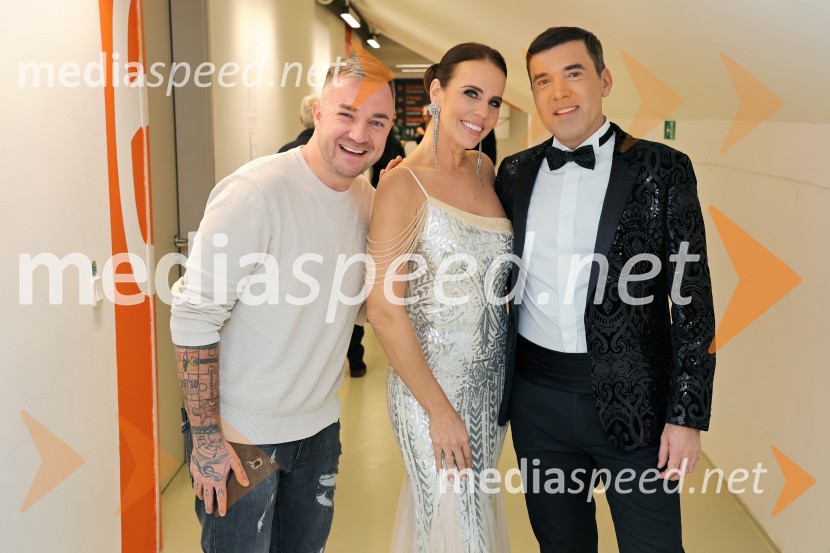  Dejan Krajnc, Dejan Dogaja;  Lorella Flego, slovenska novinarka, modna urednica, televizijska moderatorka;  Mario Galunič, TV voditeljTradicionalni Silvestrski pozdrav v Mariboru