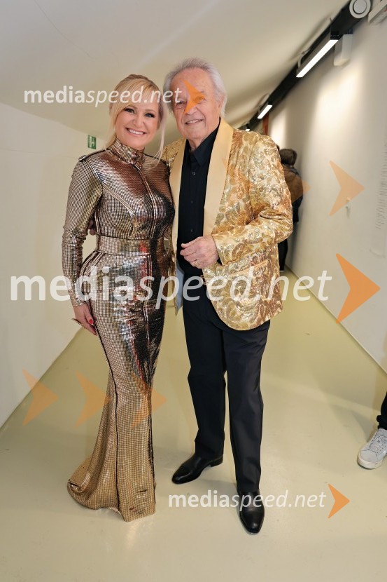  Nuša Derenda, pevka;  Alfi Nipič, pevecTradicionalni Silvestrski pozdrav v Mariboru