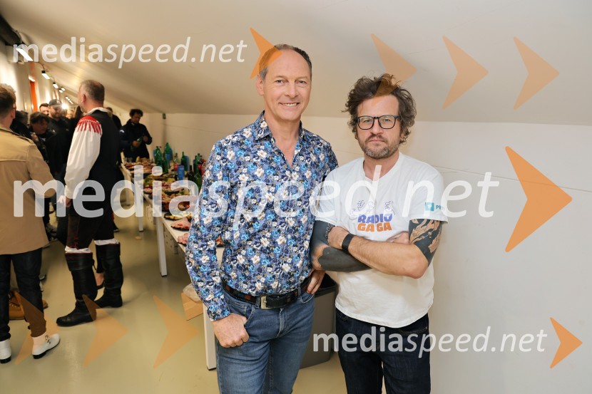  Jože Potrebuješ, skupina Čuki;  ... Tradicionalni Silvestrski pozdrav v Mariboru