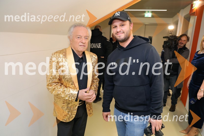  Alfi Nipič, pevec;  ... Tradicionalni Silvestrski pozdrav v Mariboru