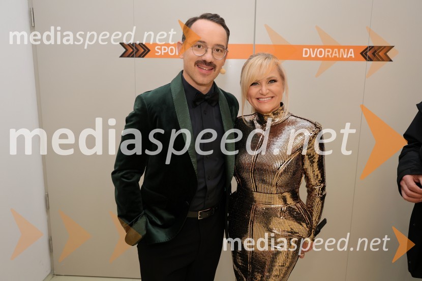  Jože Robežnik,  televizijski voditelj;  Nuša Derenda, pevkaTradicionalni Silvestrski pozdrav v Mariboru