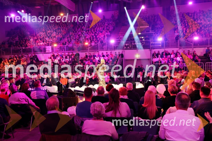  Nuša Derenda, pevkaTradicionalni Silvestrski pozdrav v Mariboru