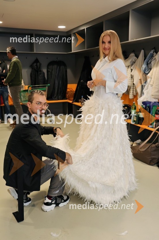  David Hojnik, modni oblikovalec DH fashion;  Helena Blagne, pevkaTradicionalni Silvestrski pozdrav v Mariboru