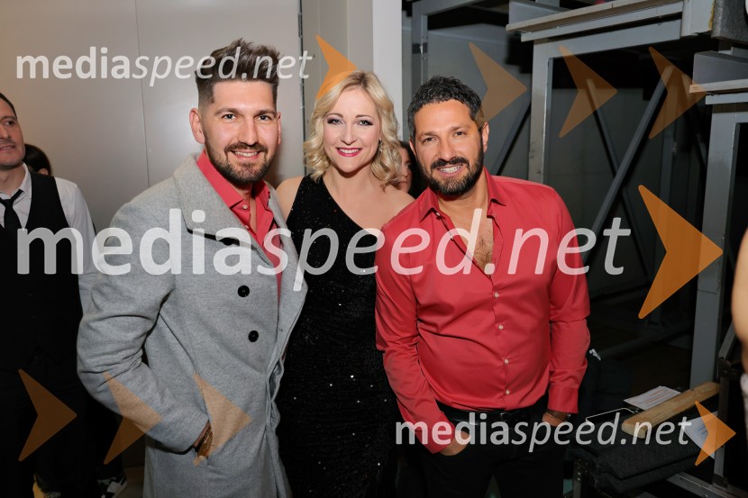  Miha Novak, skupina Čuki;  Kaja Humski, pevka;  Jernej Tozon, pevec, skupina ČukiTradicionalni Silvestrski pozdrav v Mariboru