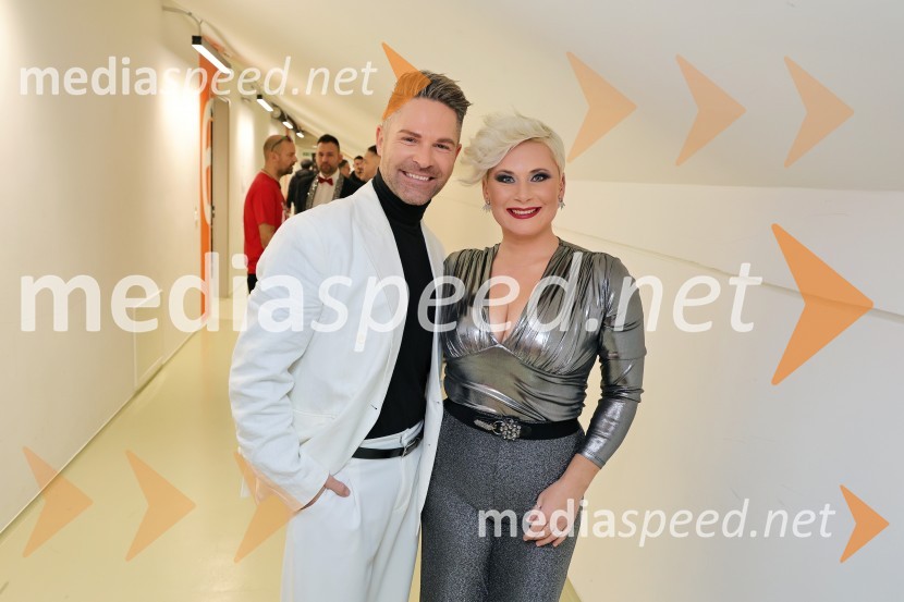  Sebastian Podgornik, pevec in plesalec;  Ana  Praznik, voditeljica, pevka BepopTradicionalni Silvestrski pozdrav v Mariboru