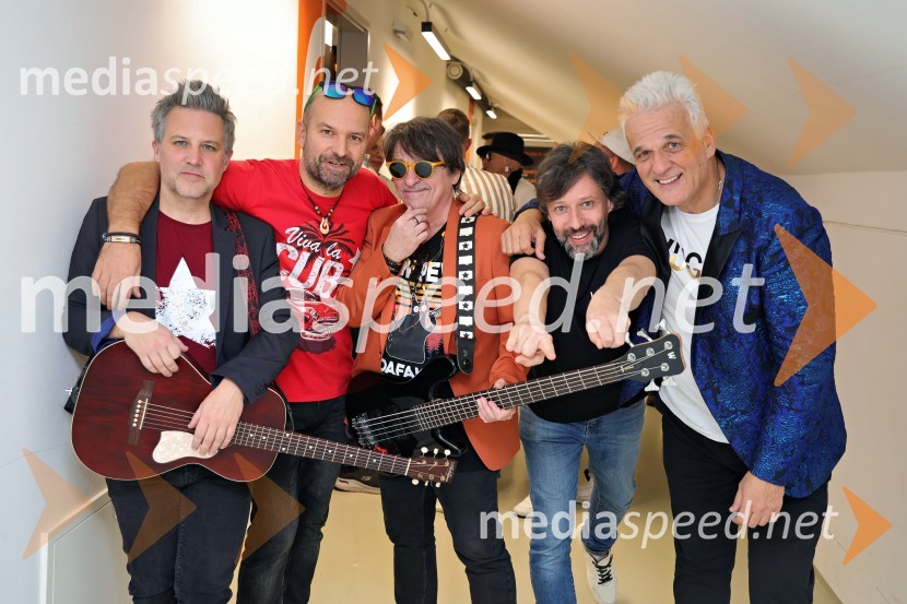  Dejan Dimec, glasbenik, član skupine Kingston;  Zvone Tomac, glasbenik, skupina Kingston;  Dare Kaurič, glasbenik, skupina Kingston;  Klemen Ogrizek, glasbenik, skupina Kingston;  Reno Čibej, pevec, skupina KingstonTradicionalni Silvestrski pozdrav v Mariboru