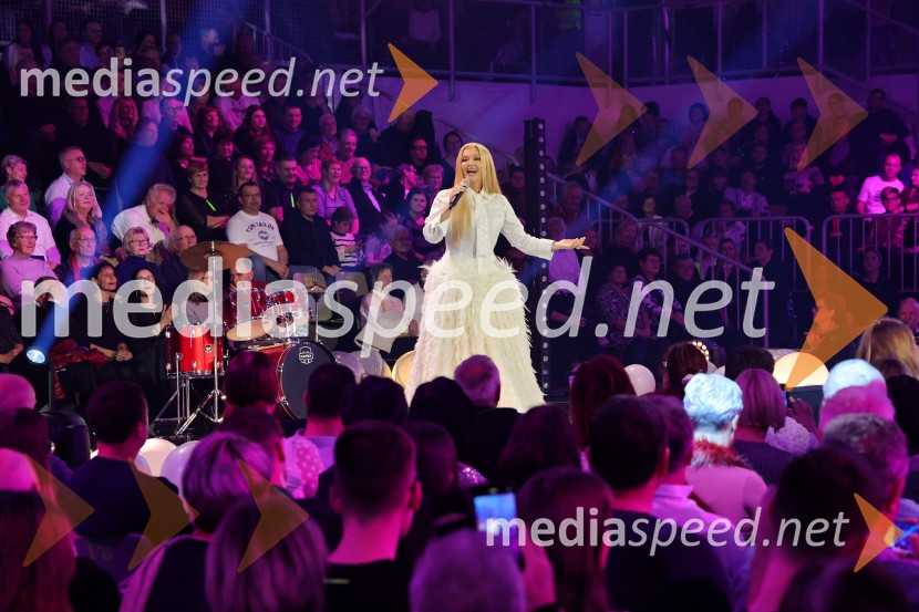  Helena Blagne, pevkaTradicionalni Silvestrski pozdrav v Mariboru