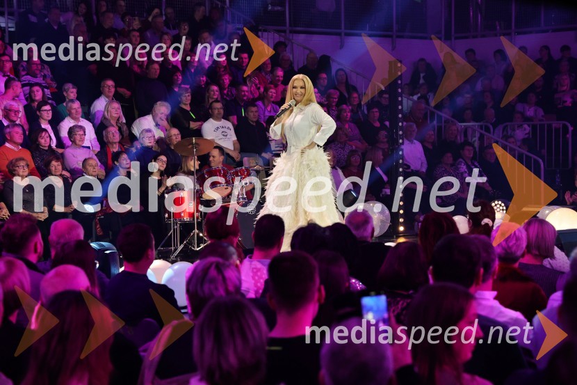  Helena Blagne, pevkaTradicionalni Silvestrski pozdrav v Mariboru