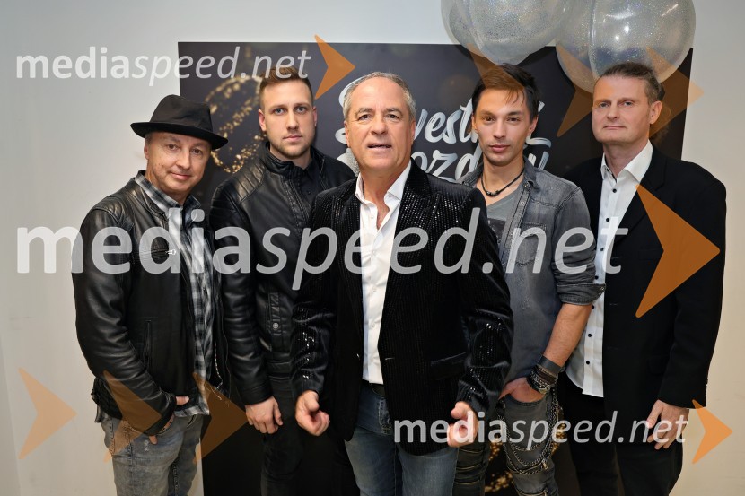  ... ;  ... ;  VIli Resnik, pevec;  ... ;  ... Tradicionalni Silvestrski pozdrav v Mariboru