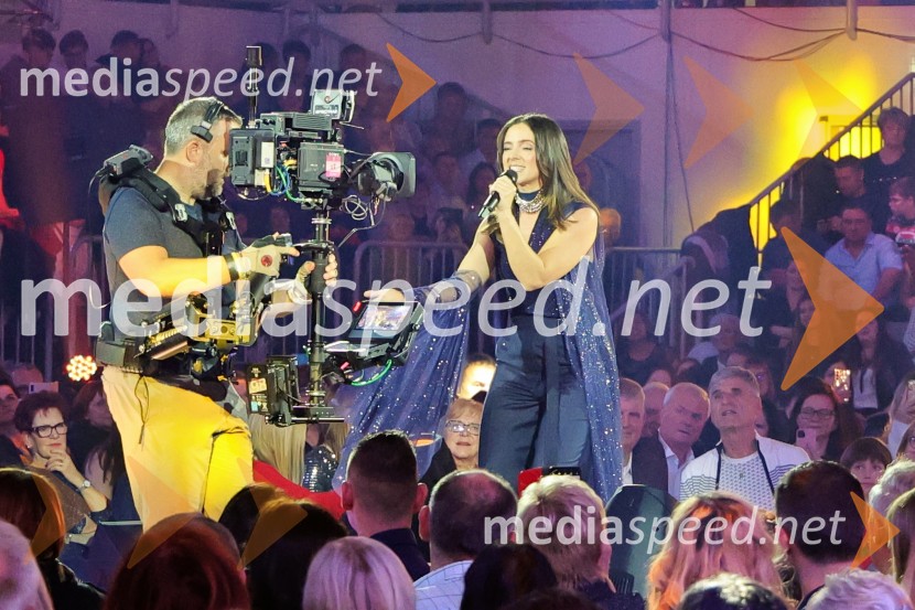  Nina Pušlar, pevkaTradicionalni Silvestrski pozdrav v Mariboru