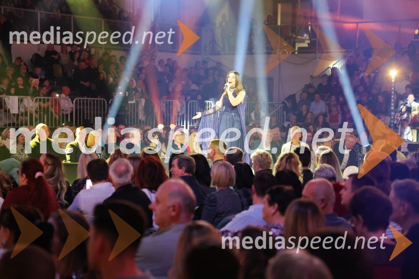  Nina Pušlar, pevkaTradicionalni Silvestrski pozdrav v Mariboru