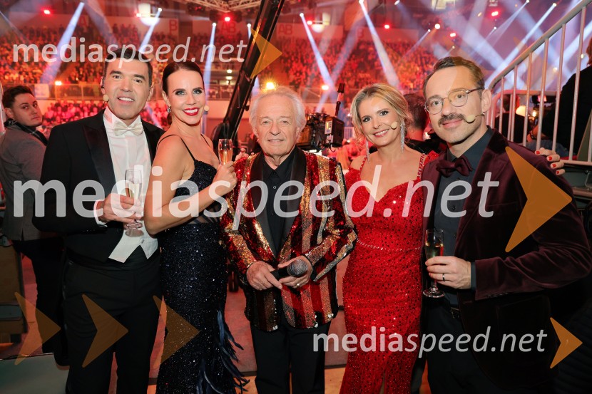  Mario Galunič, TV voditelj;  Lorella Flego, slovenska novinarka, modna urednica, televizijska moderatorka;  Alfi Nipič, pevec;  Bernarda Žarn, voditeljica;  Jože Robežnik,  televizijski voditeljTradicionalni Silvestrski pozdrav v Mariboru