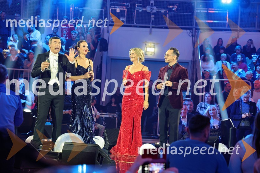  Mario Galunič, TV voditelj;  Lorella Flego, slovenska novinarka, modna urednica, televizijska moderatorka;  Bernarda Žarn, voditeljica;  Jože Robežnik,  televizijski voditeljTradicionalni Silvestrski pozdrav v Mariboru