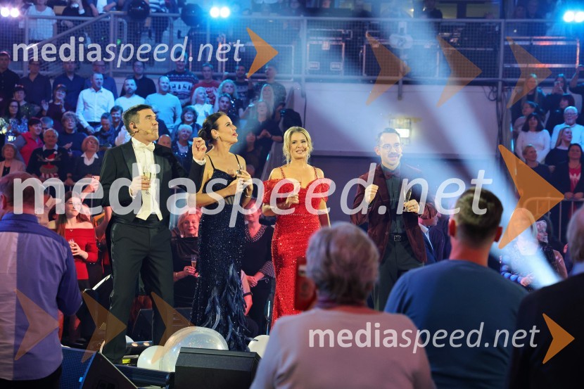  Mario Galunič, TV voditelj;  Lorella Flego, slovenska novinarka, modna urednica, televizijska moderatorka;  Bernarda Žarn, voditeljica;  Jože Robežnik,  televizijski voditeljTradicionalni Silvestrski pozdrav v Mariboru