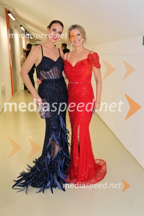  Lorella Flego, slovenska novinarka, modna urednica, televizijska moderatorka;  Bernarda Žarn, voditeljicaTradicionalni Silvestrski pozdrav v Mariboru