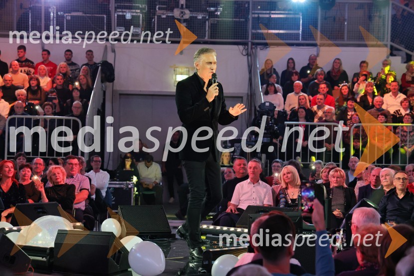  Jan Plestenjak, pevecTradicionalni Silvestrski pozdrav v Mariboru