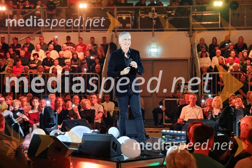  Jan Plestenjak, pevecTradicionalni Silvestrski pozdrav v Mariboru