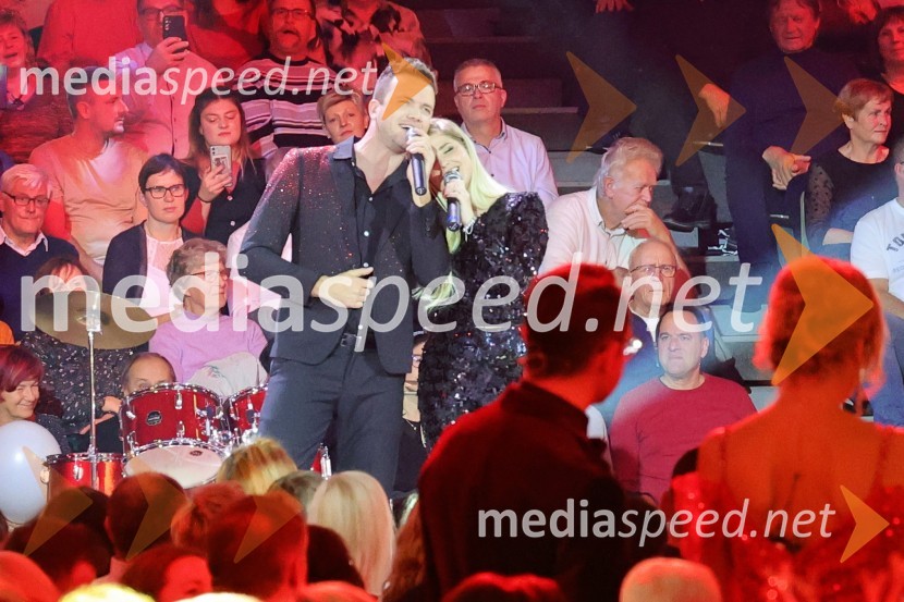  Luka Basi, pevec;  Nastja  Gabor, pevkaTradicionalni Silvestrski pozdrav v Mariboru