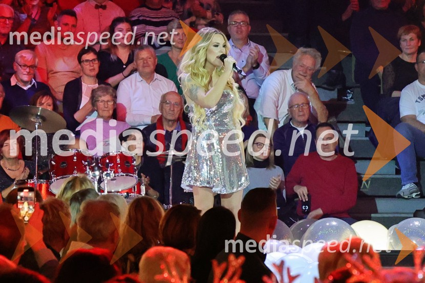  Nika Zorjan, pevkaTradicionalni Silvestrski pozdrav v Mariboru