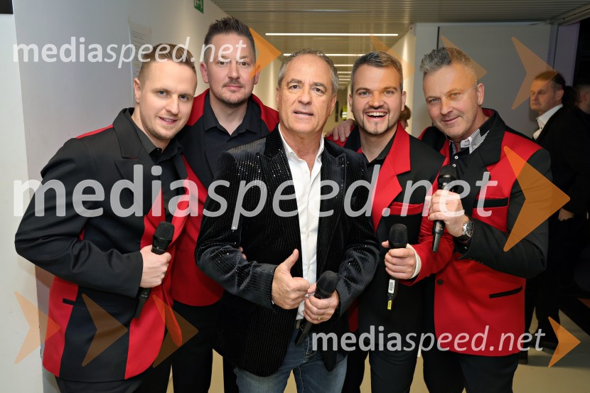  ... ;  ... ;  VIli Resnik, pevec;  ... ;  ... Tradicionalni Silvestrski pozdrav v Mariboru